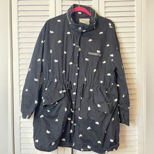 Black with pigeon pattern zip up cinch waist outerwear.